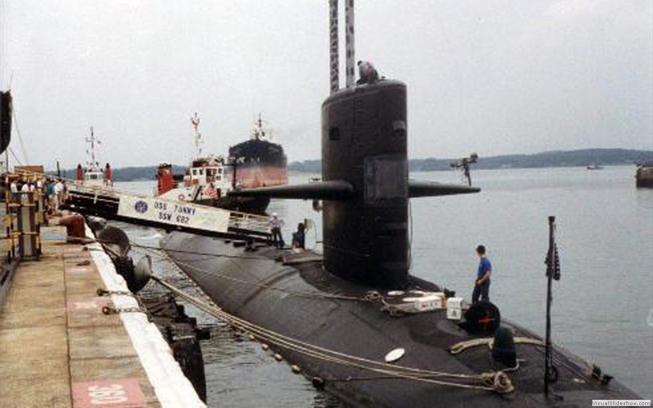 Tunny (SSN-682)-12